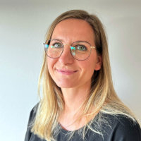 Porträtfoto von Frau Anne Katzer, Sozialarbeiterin/-pädagogin B.A.